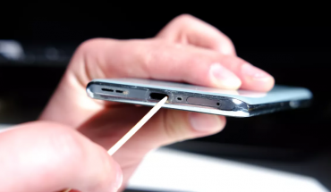 How to clean a phone charging port